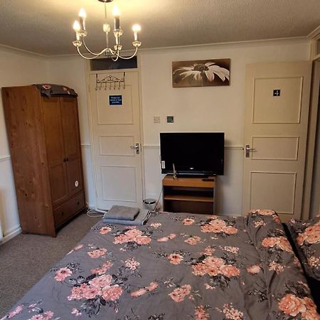 Spacious And Serene Stay Near Milton Keynes Centre Willen Quarto foto