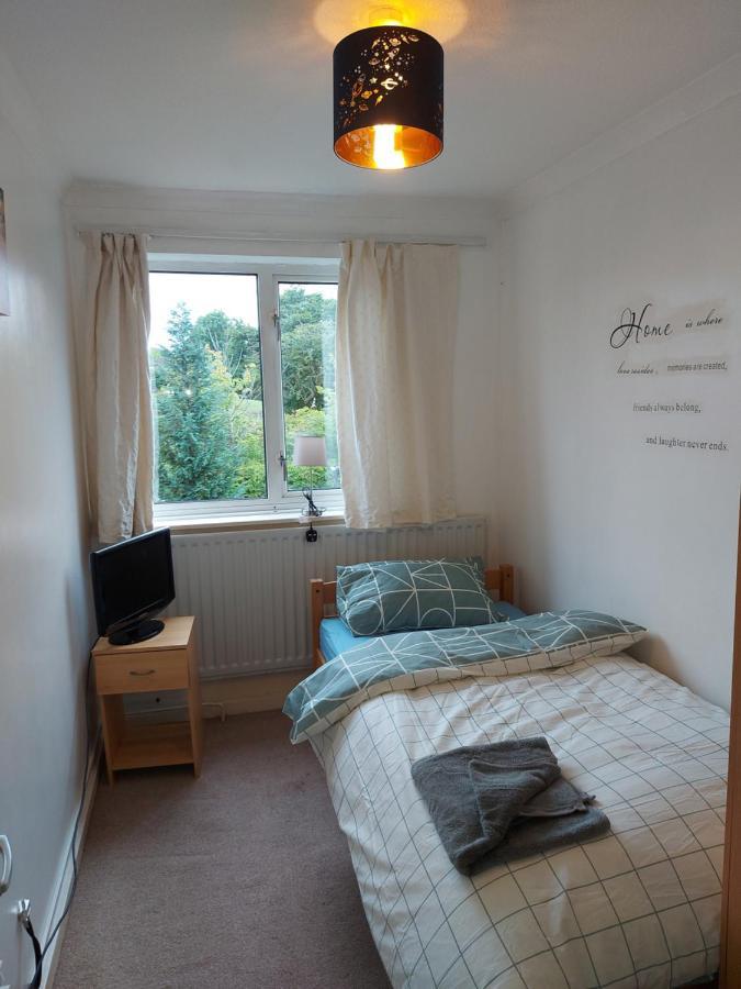 Spacious And Serene Stay Near Milton Keynes Centre Willen Exterior foto