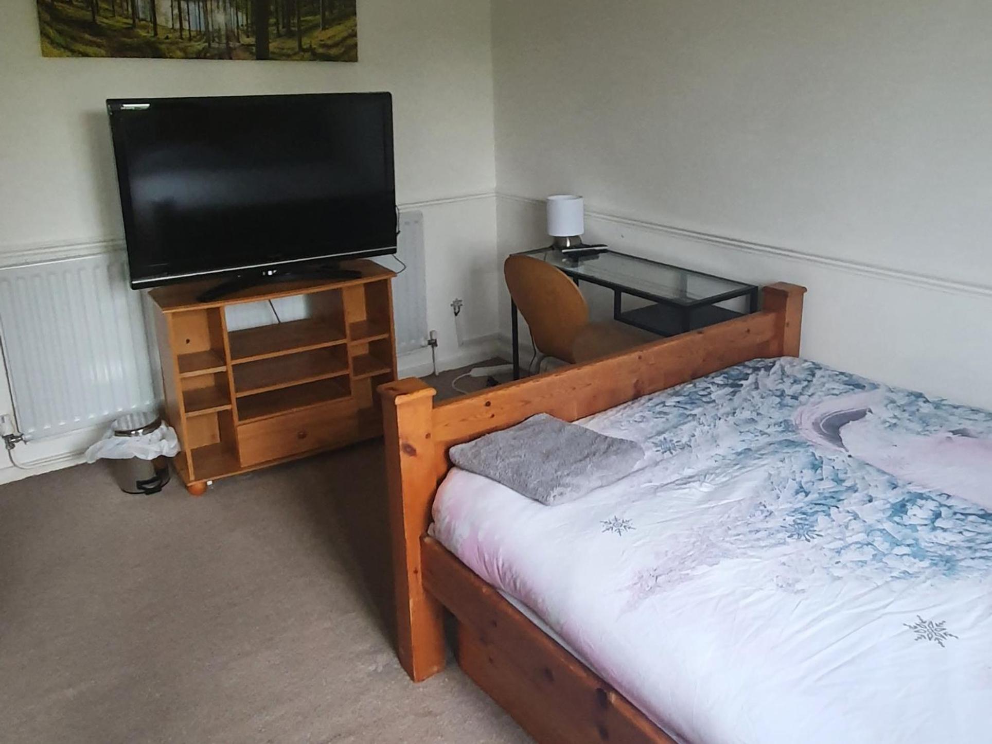 Spacious And Serene Stay Near Milton Keynes Centre Willen Quarto foto